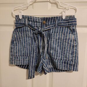 NWT American eagle belted striped shorts‎